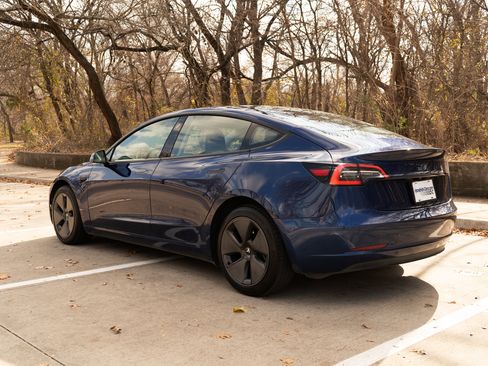 Used 2021 Tesla Model 3 Standard Range Plus image 7