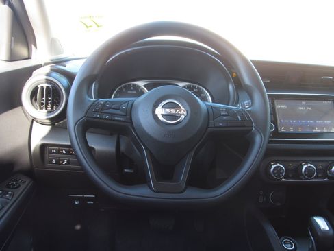Used 2025 Nissan Kicks Play S image 22