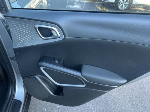 Certified 2022 Kia Soul LX w/ Technology Package image 16