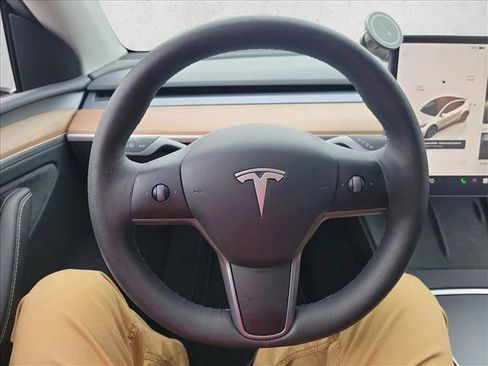 Used 2024 Tesla Model Y Long Range image 18