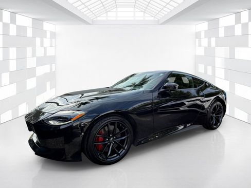 Certified 2025 Nissan Z Performance w/ Floor Mat Package RWD image 3