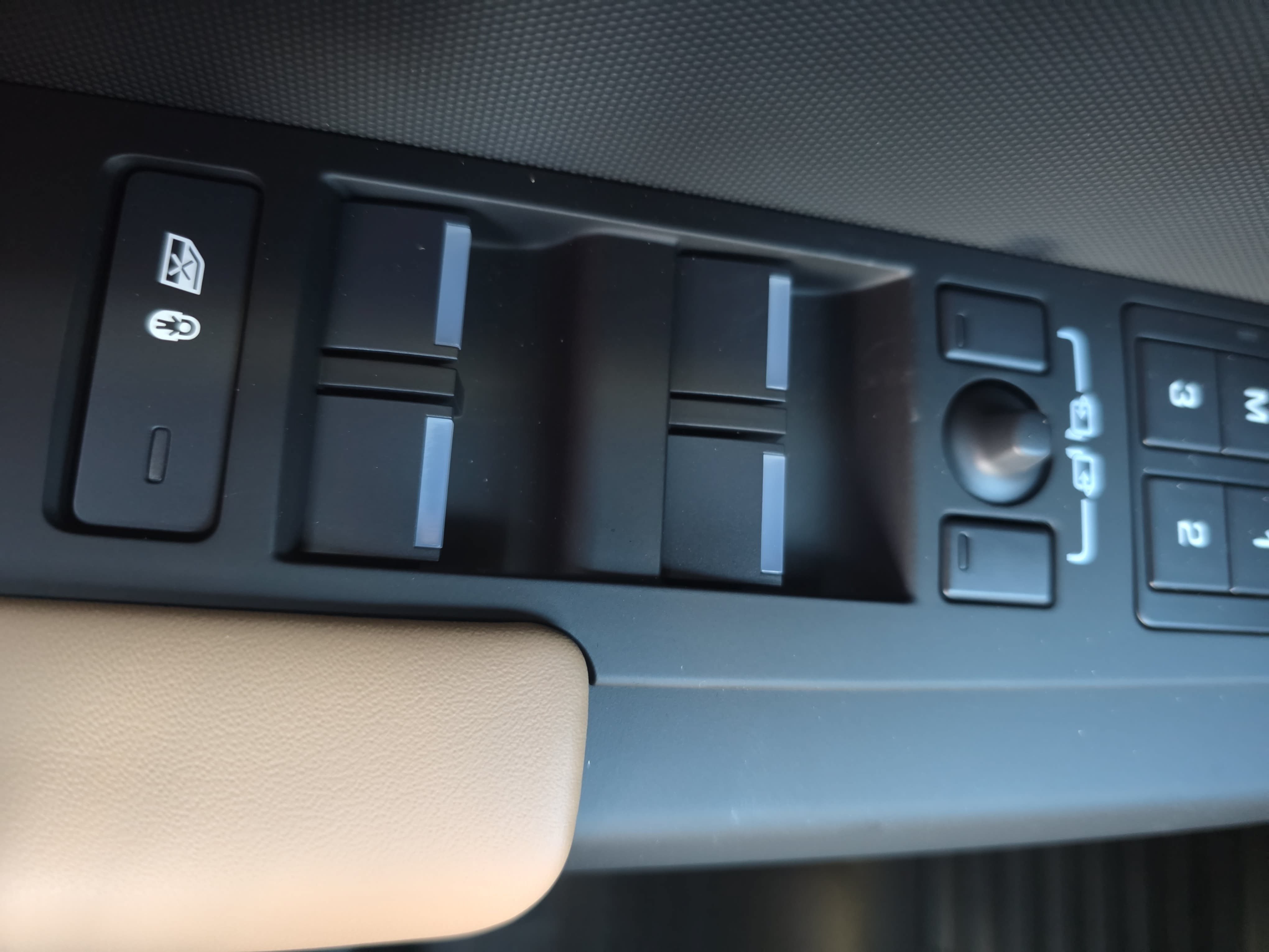 New 2026 Land Rover Defender 110 X-Dynamic SE AWD/4WD image 27