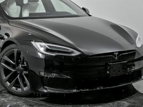 Used 2022 Tesla Model S Plaid image 2