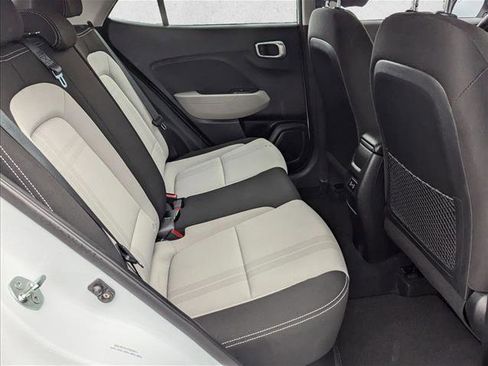 Certified 2025 Hyundai Venue SEL image 19