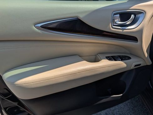 Used 2015 INFINITI QX60 FWD w/ Deluxe Touring Package image 7