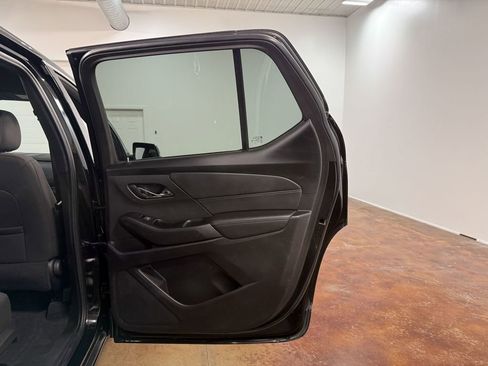 Used 2023 Chevrolet Traverse LT image 65