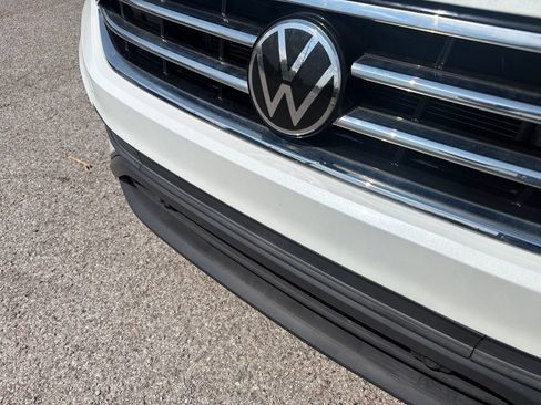 Certified 2023 Volkswagen Tiguan SE w/ Panoramic Sunroof Package FWD image 11