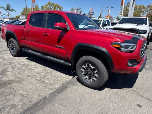 Used 2022 Toyota Tacoma TRD Off-Road w/ TRD Premium Off Road Package AWD/4WD image 9