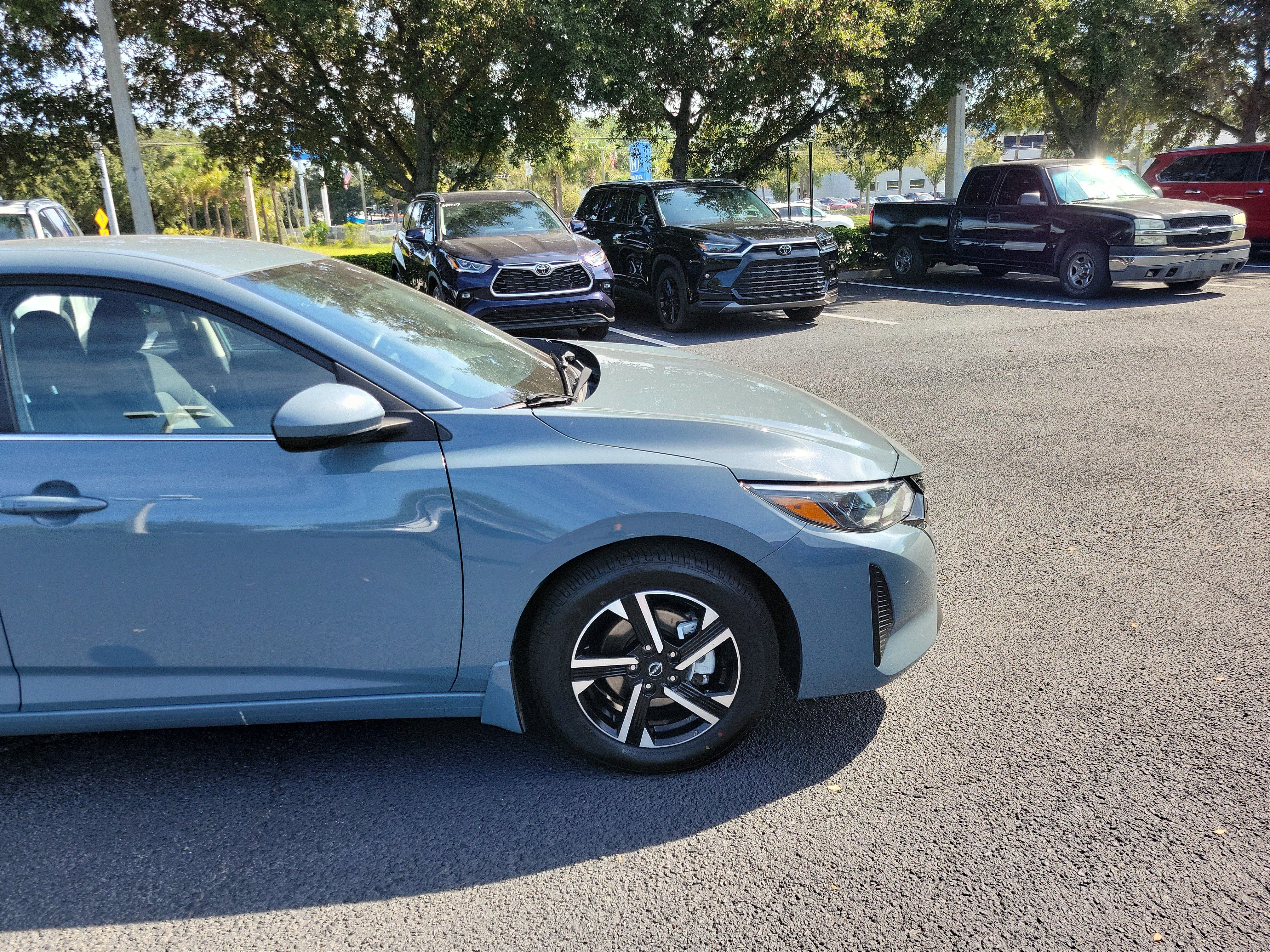 Used 2025 Nissan Sentra SV FWD image 8