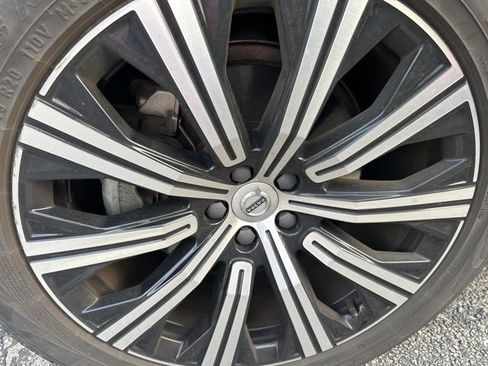 Used 2023 Volvo XC90 B6 Plus w/ Protection Package image 5