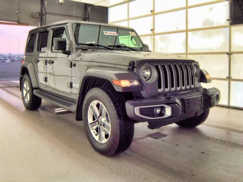 Used 2018 Jeep Wrangler Unlimited Sahara AWD/4WD image 5