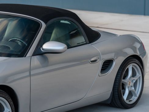 Used 1999 Porsche Boxster RWD image 12