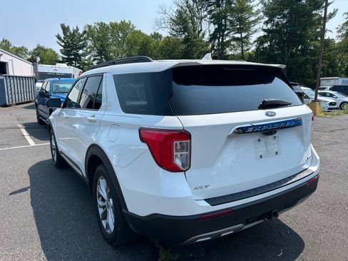 Used 2021 Ford Explorer XLT w/ Equipment Group 202A AWD/4WD image 7
