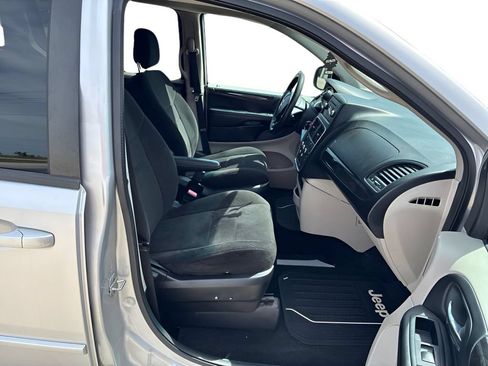 Used 2012 Dodge Grand Caravan SXT FWD image 9