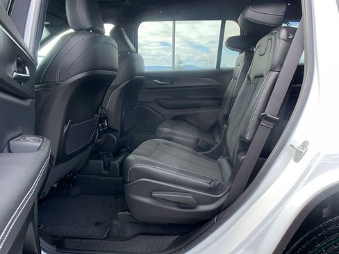 New 2025 Jeep Grand Cherokee L Altitude image 25