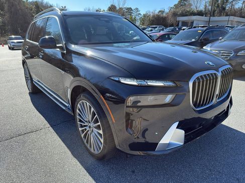 Used 2024 BMW X7 xDrive40i w/ Executive Package image 3
