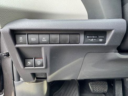 Used 2021 Toyota Sienna Limited image 16