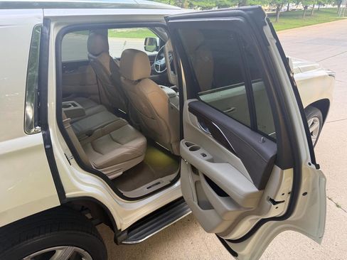 Used 2015 Cadillac Escalade Luxury AWD/4WD image 23