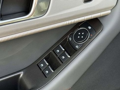 Used 2025 Ford Explorer Active RWD image 15