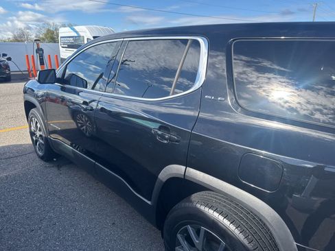 Used 2021 GMC Acadia SLE FWD image 17