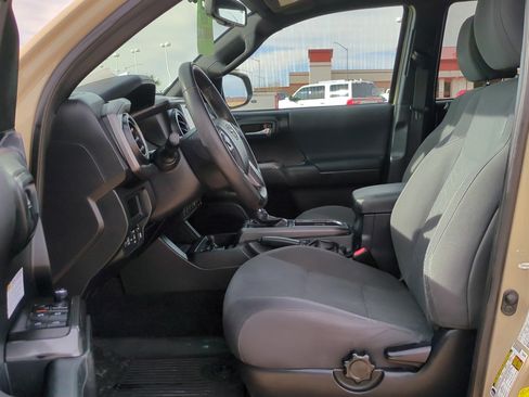 Used 2017 Toyota Tacoma SR5 image 15