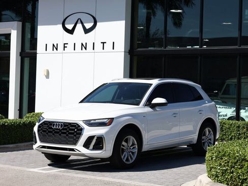 Used 2023 Audi Q5 2.0T Premium w/ Convenience Package image 1