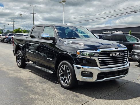 Used 2025 RAM 1500 Laramie AWD/4WD image 2