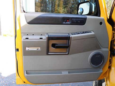 Used 2003 HUMMER H2 Base 4dr 4WD SUV w/ Preferred Equipment Group image 39