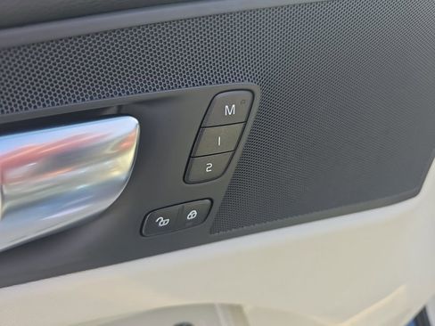 Used 2025 Volvo XC60 B5 Plus w/ Protection Package Premier image 22