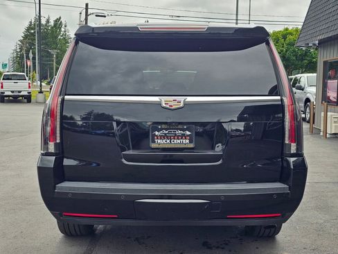 Used 2017 Cadillac Escalade ESV Premium Luxury AWD/4WD image 4