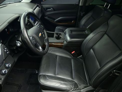 Used 2020 Chevrolet Suburban LT image 49