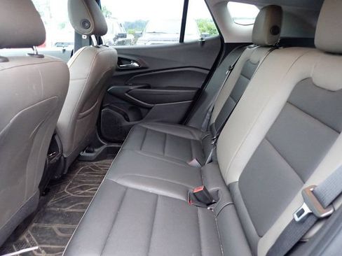Used 2025 Chevrolet Trax ACTIV w/ Sunroof Package FWD image 12
