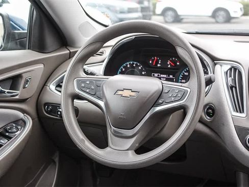 Used 2019 Chevrolet Malibu LT w/ Driver Confidence Package image 18