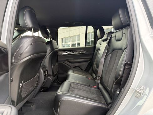 Used 2023 Jeep Grand Cherokee Altitude AWD/4WD image 17