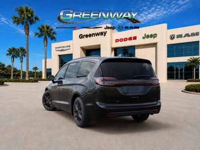 New 2026 Chrysler Pacifica Limited w/ S Appearance Package