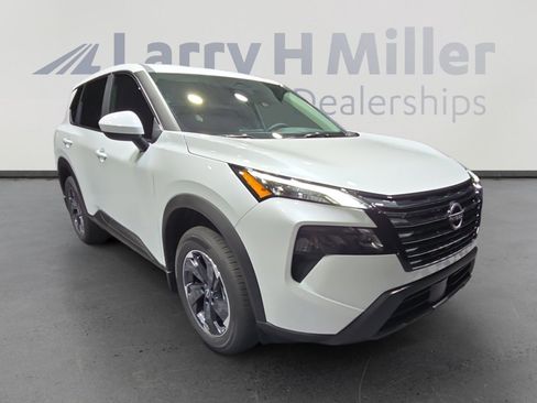 New 2026 Nissan Rogue SV image 7