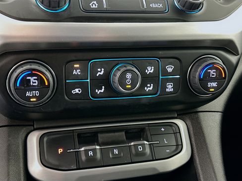 Used 2023 GMC Acadia SLT w/ Elevation Edition image 24