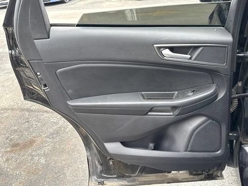 Used 2020 Ford Edge SE FWD image 36