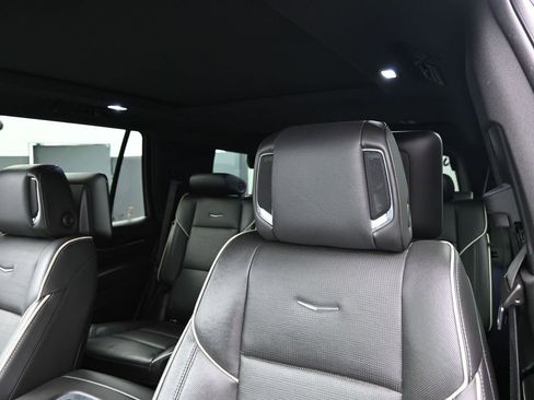 Used 2022 Cadillac Escalade Sport w/ Touring Package AWD/4WD image 15