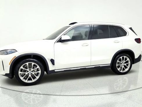 Used 2024 BMW X5 sDrive40i w/ Premium Package RWD image 4