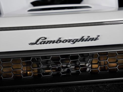 Used 2018 Lamborghini Huracan Performante AWD/4WD image 23