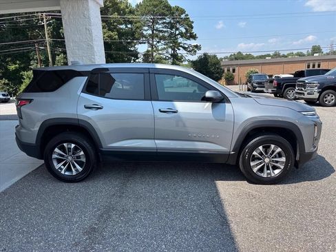 Used 2025 Chevrolet Equinox LT FWD image 20