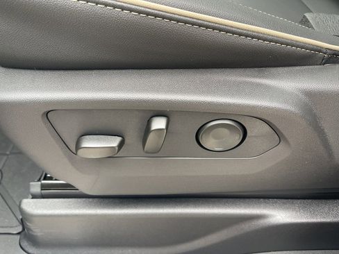 New 2026 Chevrolet Suburban Premier image 22