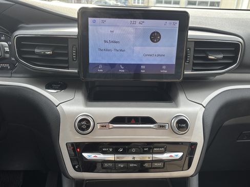 Used 2024 Ford Explorer XLT w/ Equipment Group 202A image 17