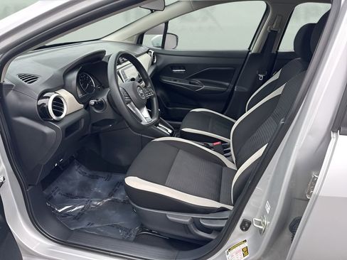 Used 2020 Nissan Versa SV image 9