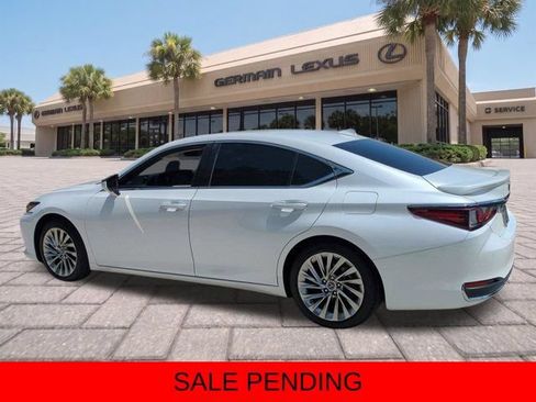 Certified 2022 Lexus ES 300h Ultra Luxury w/ Accessory Package 2 FWD image 6