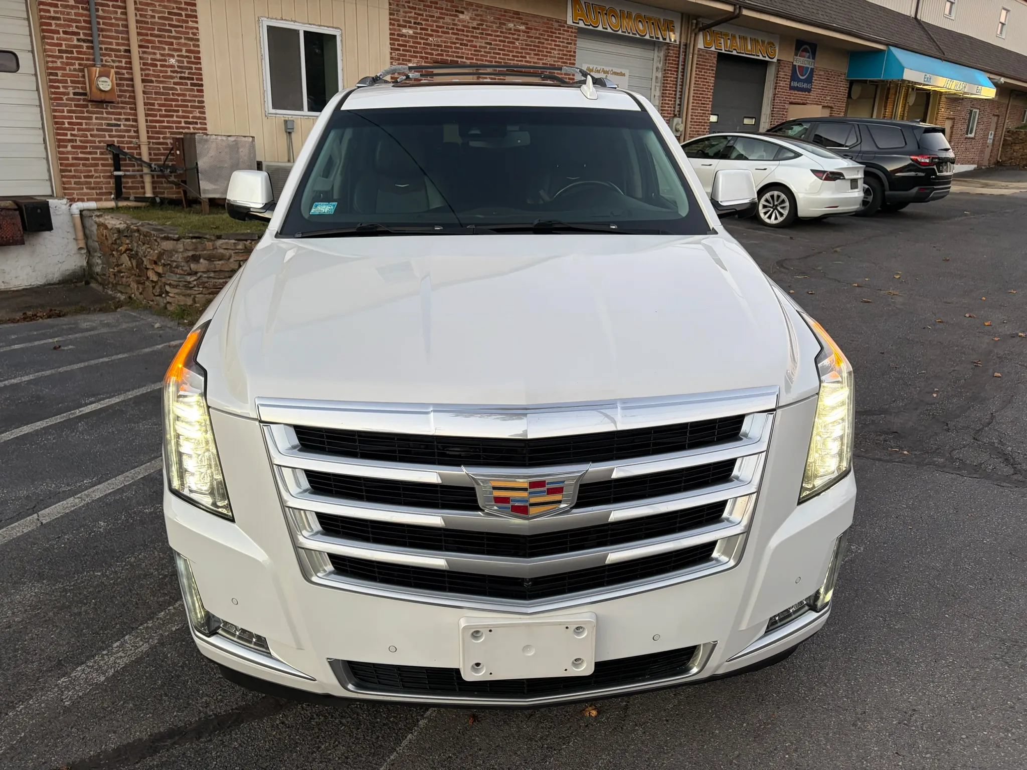 Used 2016 Cadillac Escalade Luxury AWD/4WD image 7