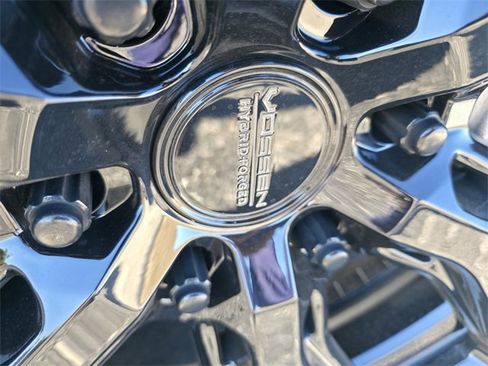 Used 2023 Chevrolet Silverado 1500 ZR2 w/ Technology Package image 11