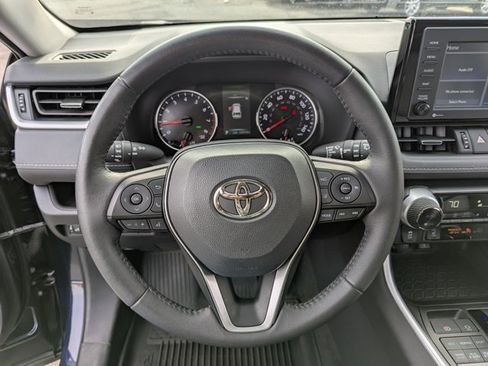 Used 2022 Toyota RAV4 XLE Premium image 13