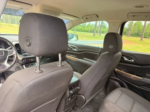 Used 2023 GMC Acadia SLE w/ Driver Convenience Package FWD image 23
